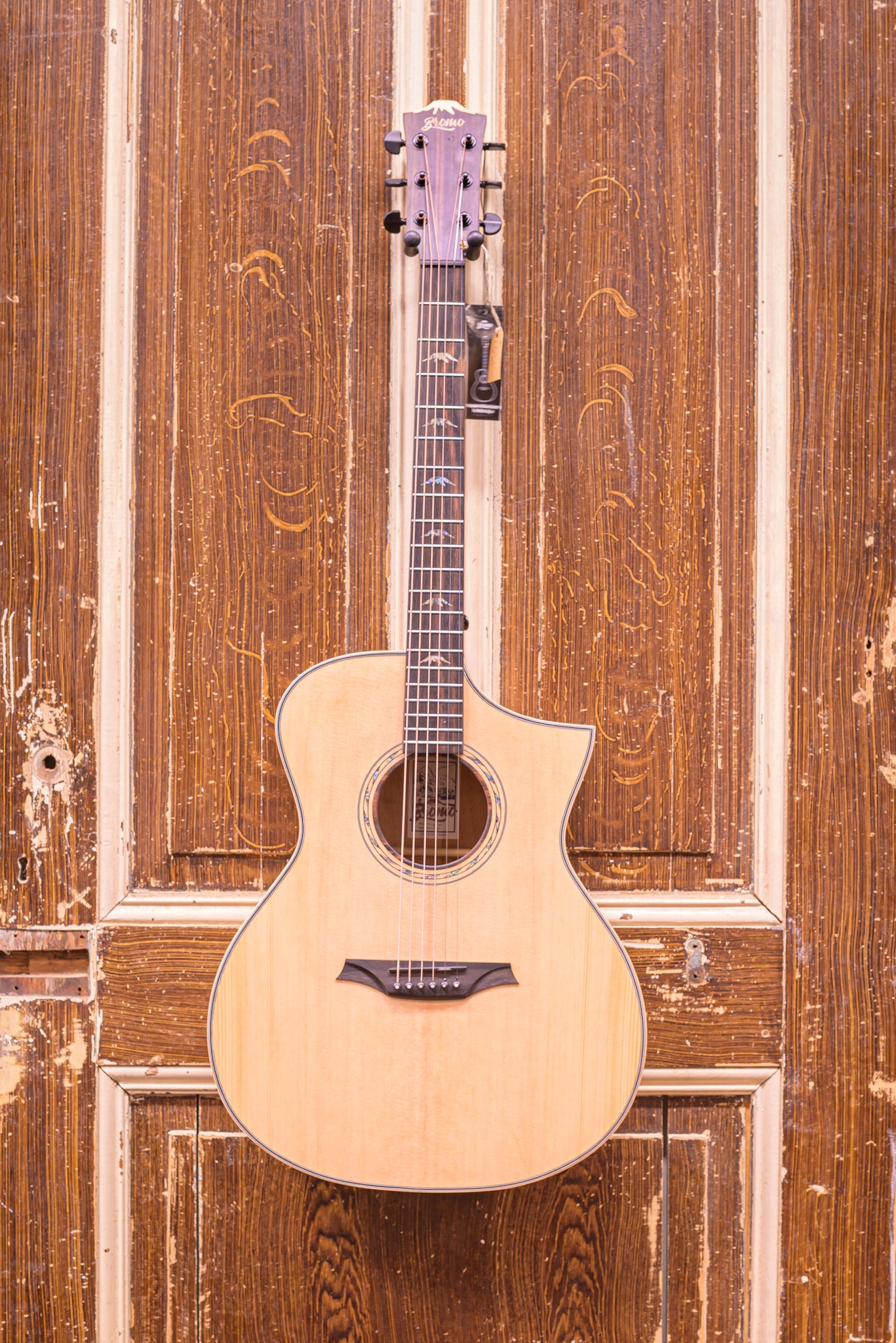 Bromo BAT4C Tahoma Series akoestische western gitaar