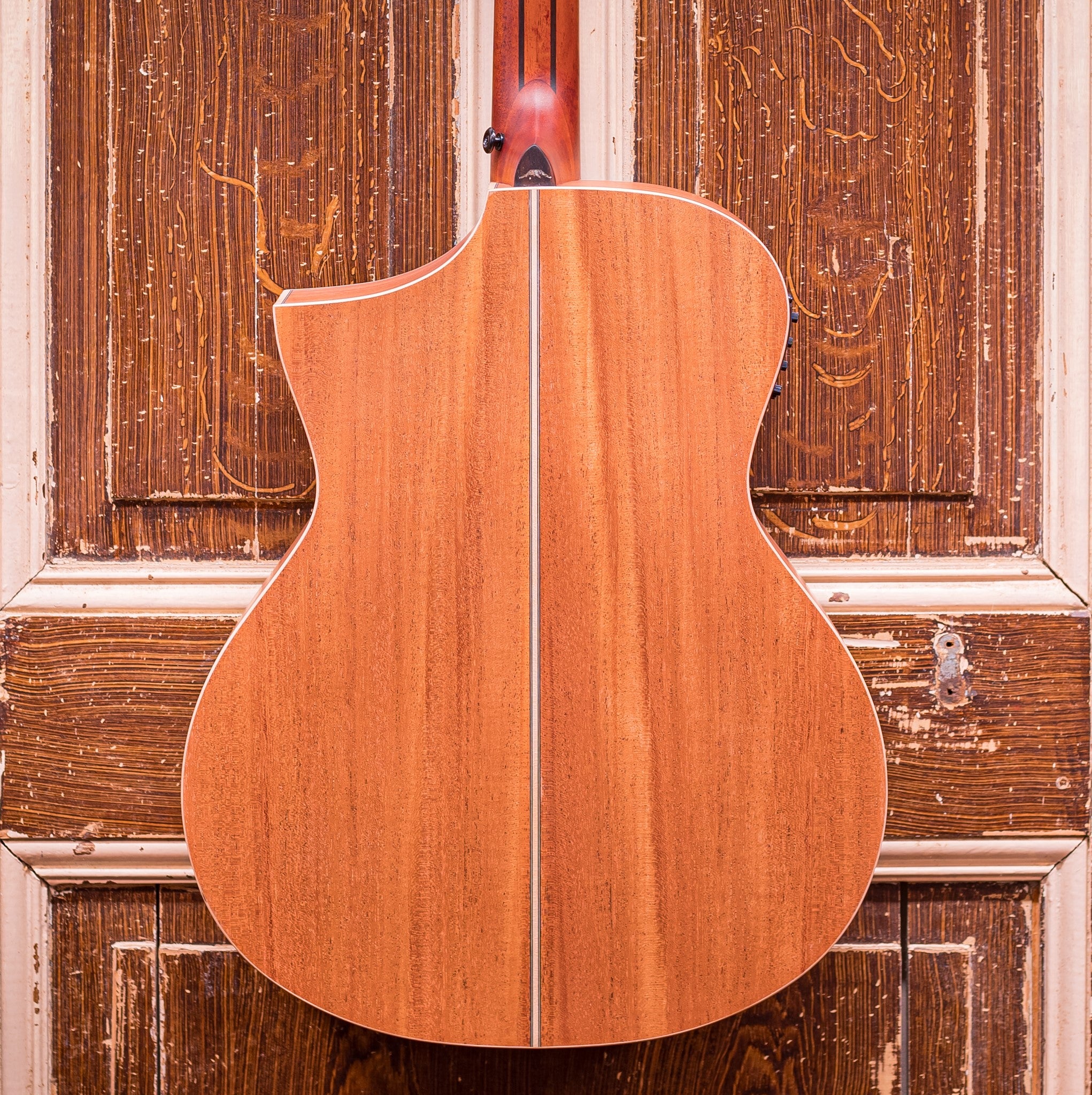 Bromo BAT4CE Tahoma Series semi-akoestische Westerngitaar