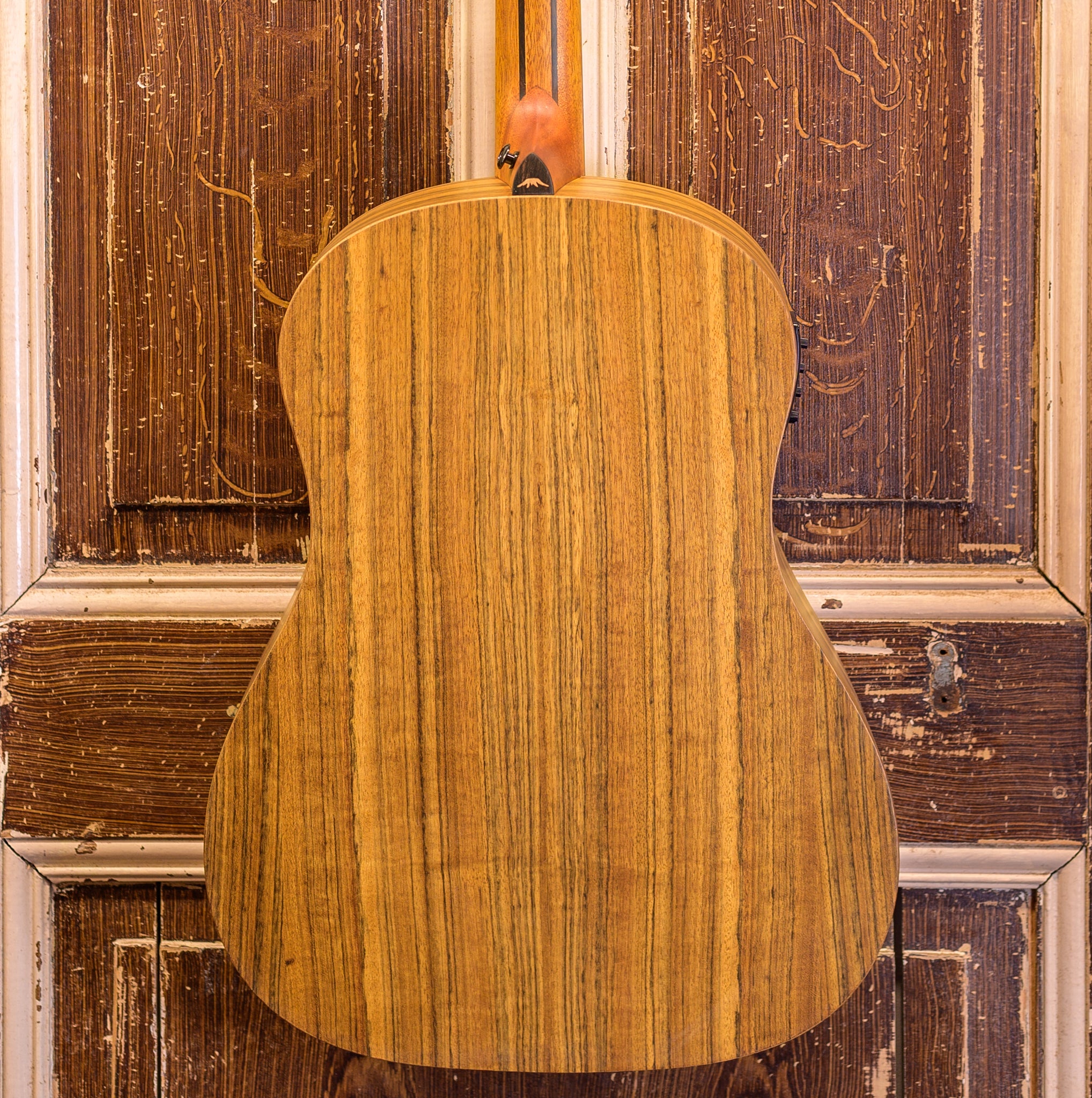 Bromo BAT9ME/BK Tahoma Series Semi akoestische gitaar