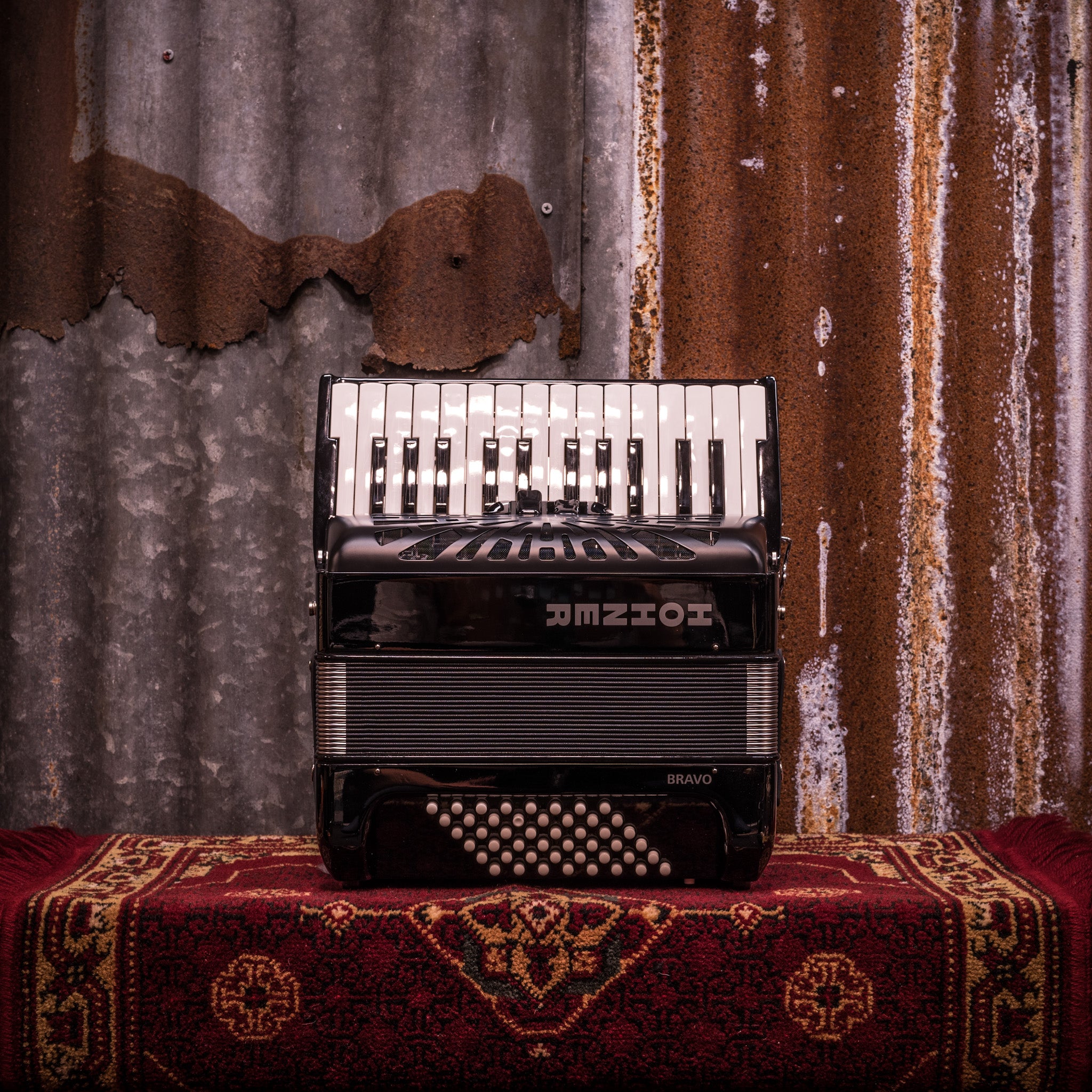 Hohner Bravo II 48 Silent Key Zwart