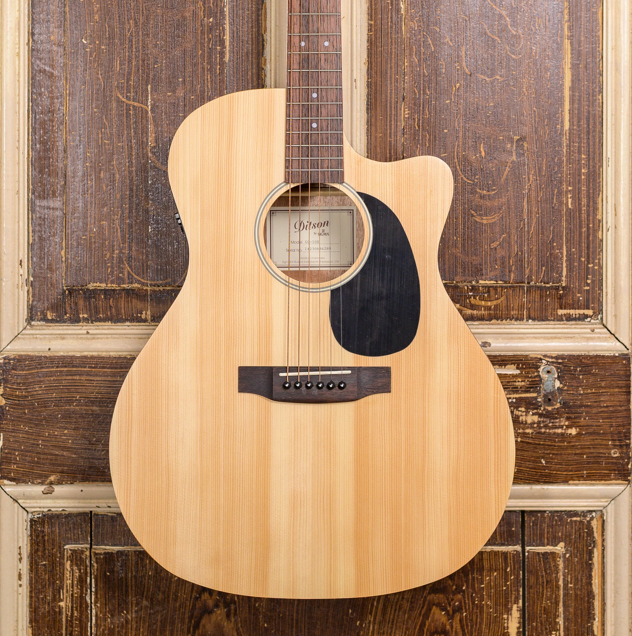 Ditson by Sigma GC-10E, 10 series Grand Auditorium westerngitaar