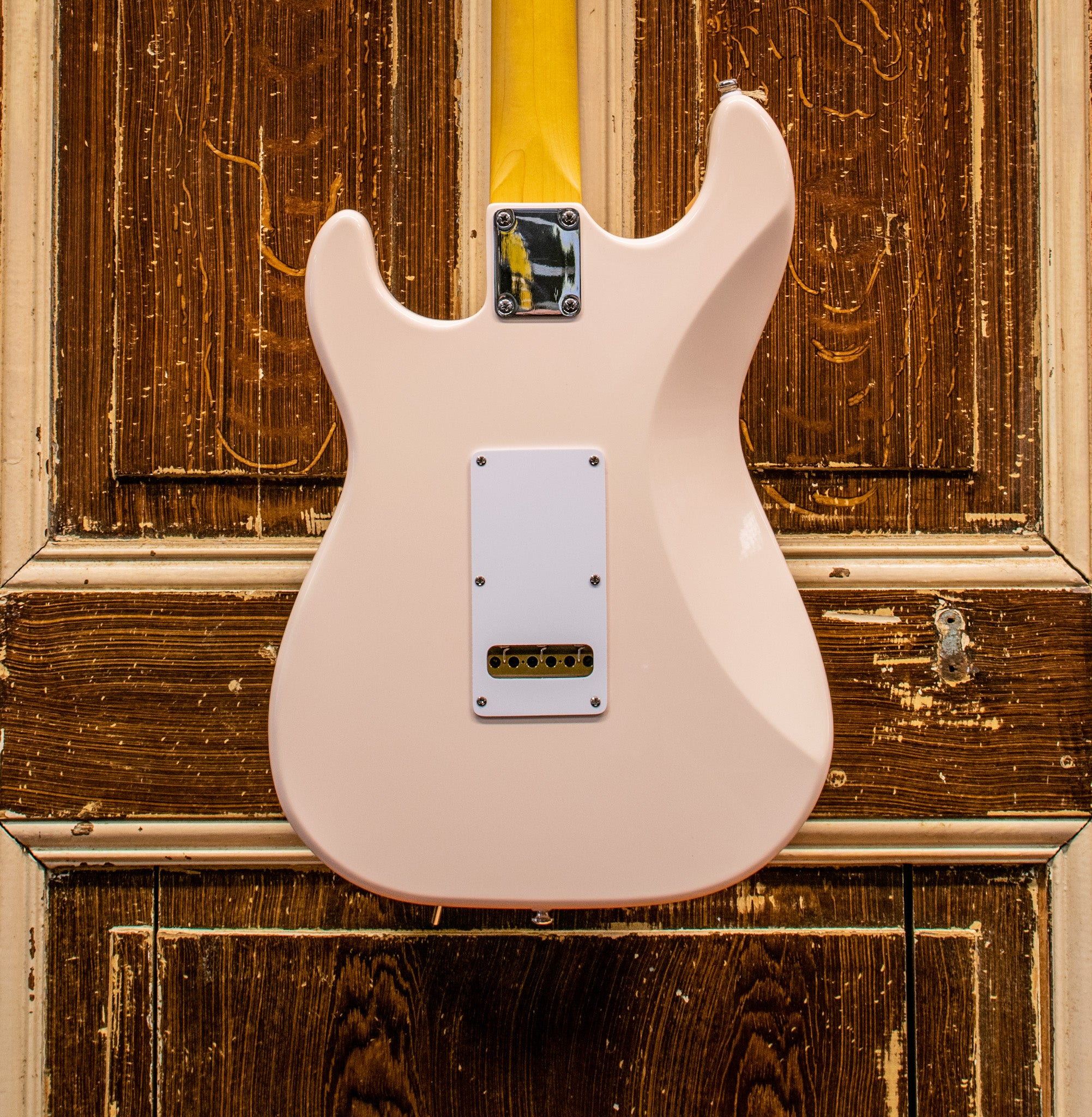 G&L Standard Stratocaster White/Seafoam Pink Elektrische Gitaar