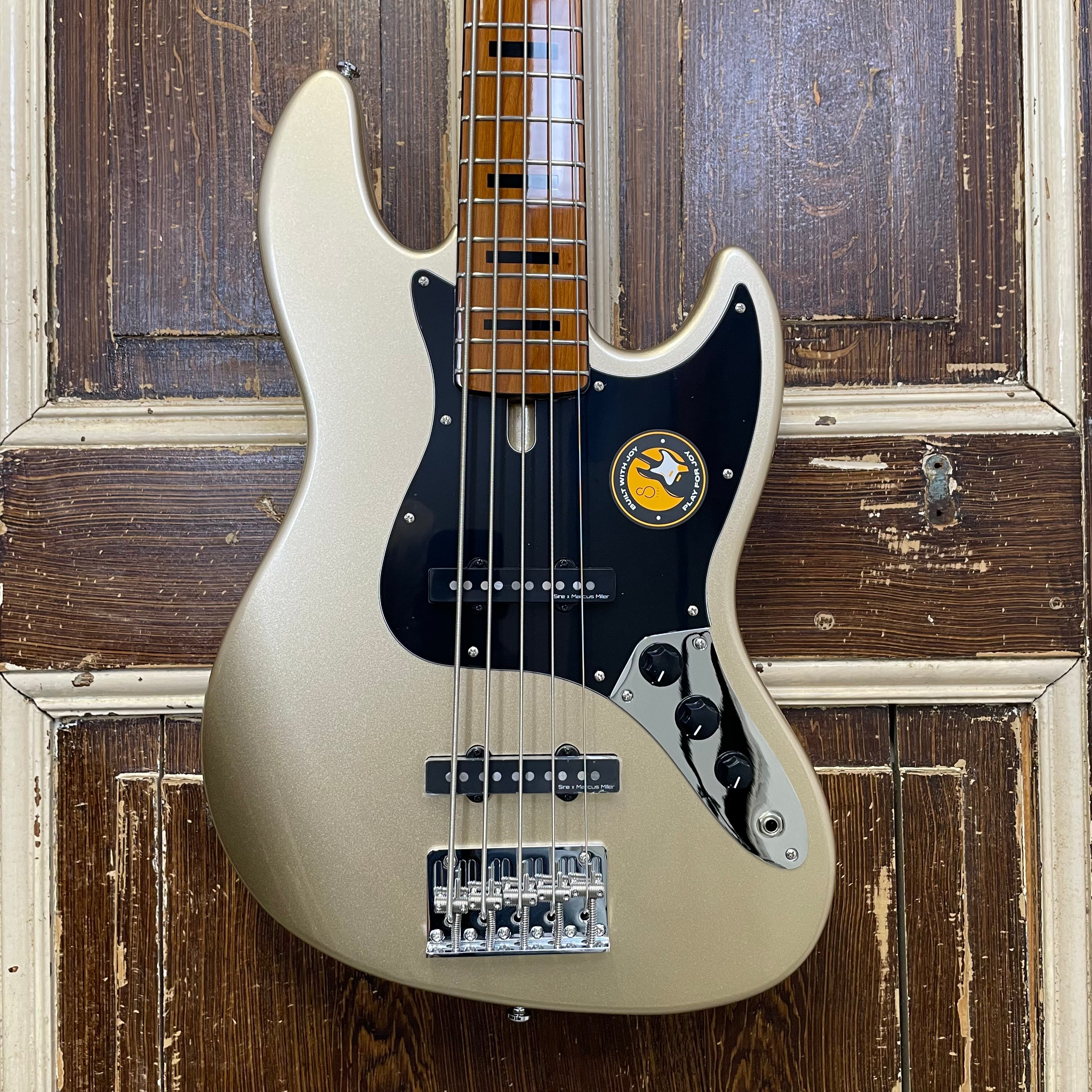Sire Basses V5 A5/CGM Champagne Gold Metallic 5-snaar Basgitaar