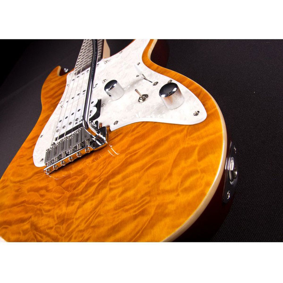 Michael Kelly 1965 Amber