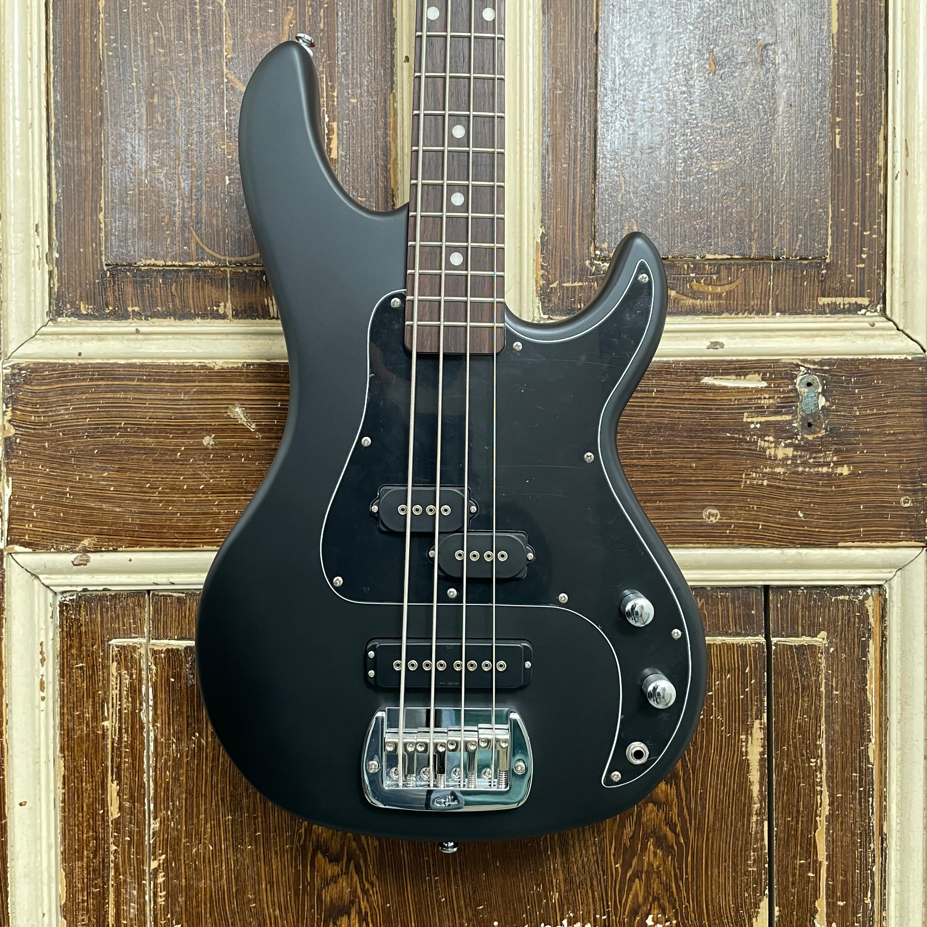 G&L Tribute SB2 JB Black Frost Basgitaar