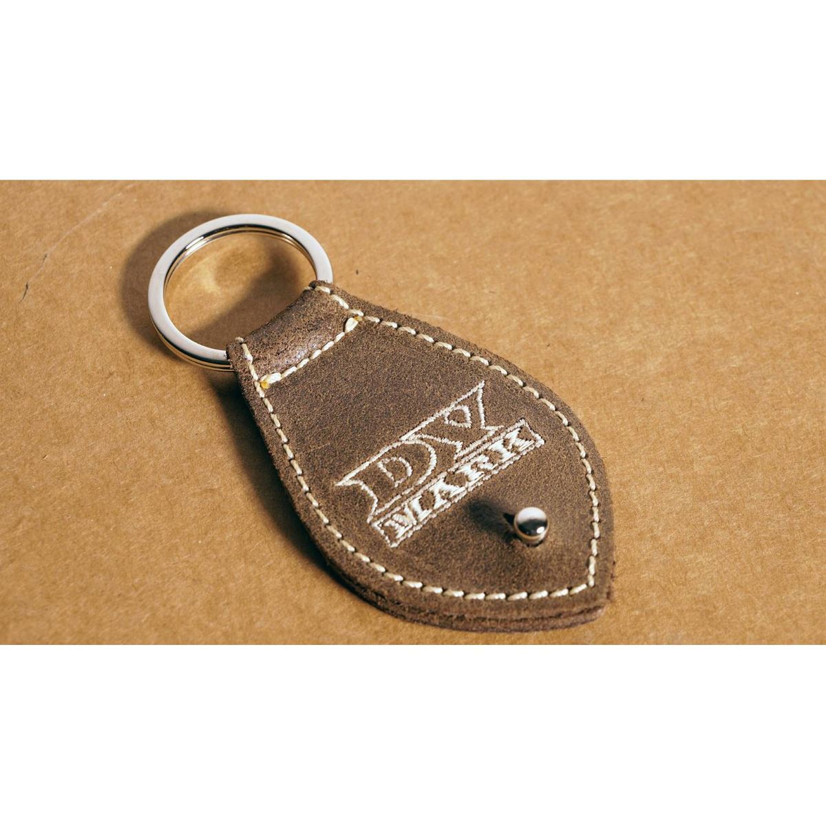 DV Mark DV Picks Holder Brown - DVA134065