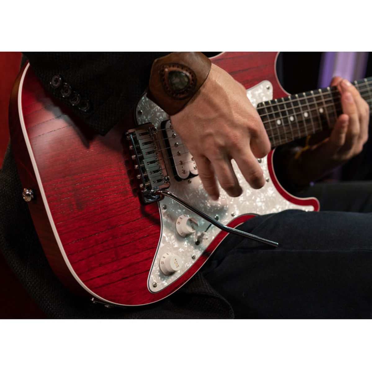 Michael Kelly 63OP Trans Red