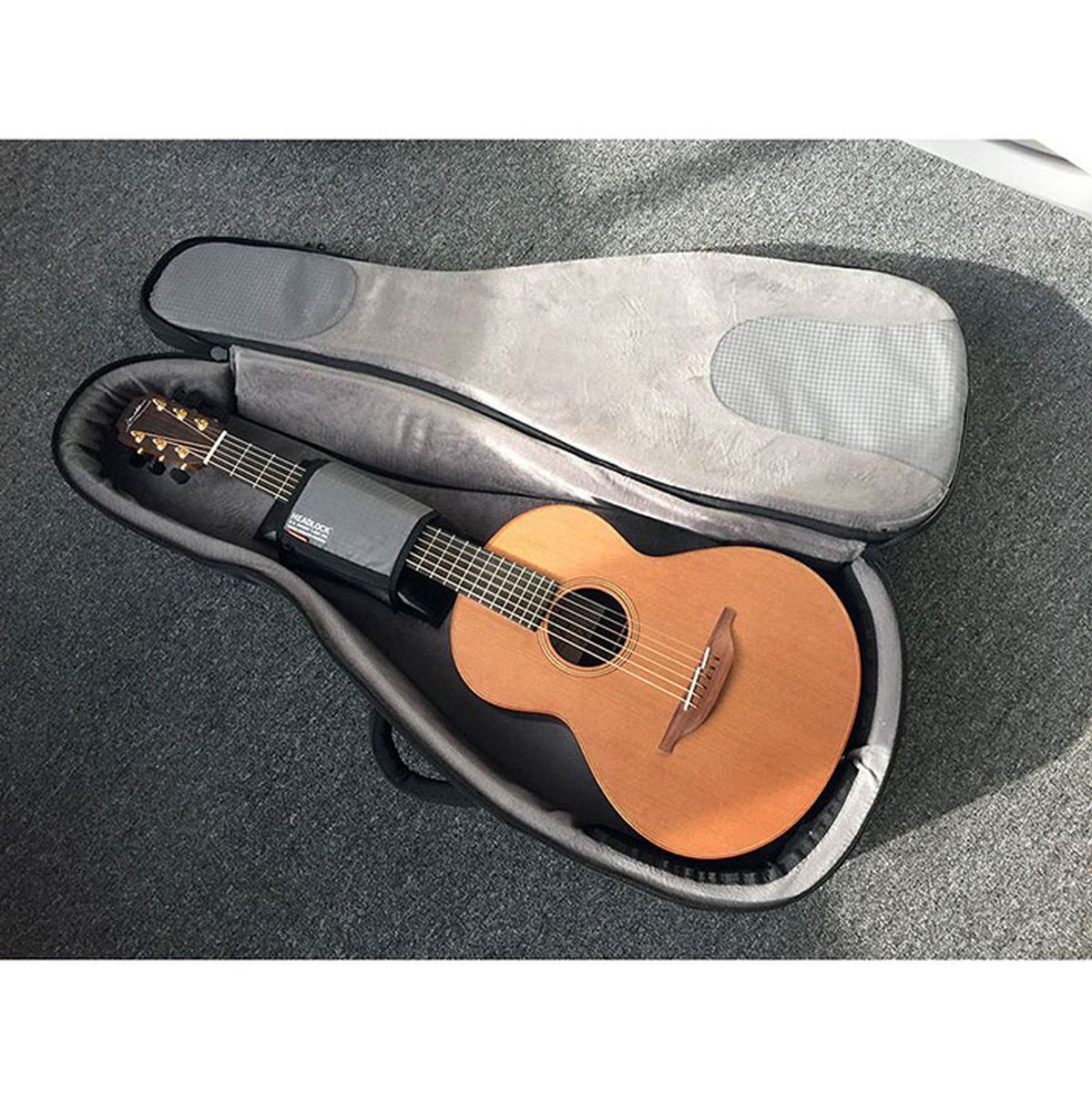 MONO Classic Acoustic Parlor Guitar Case Black