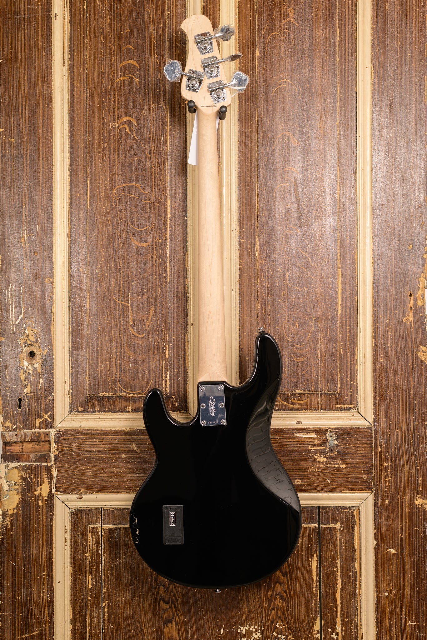 Sterling By Music Man S.U.B. StingRay Ray4-BK-M1 Basgitaar B-Stock