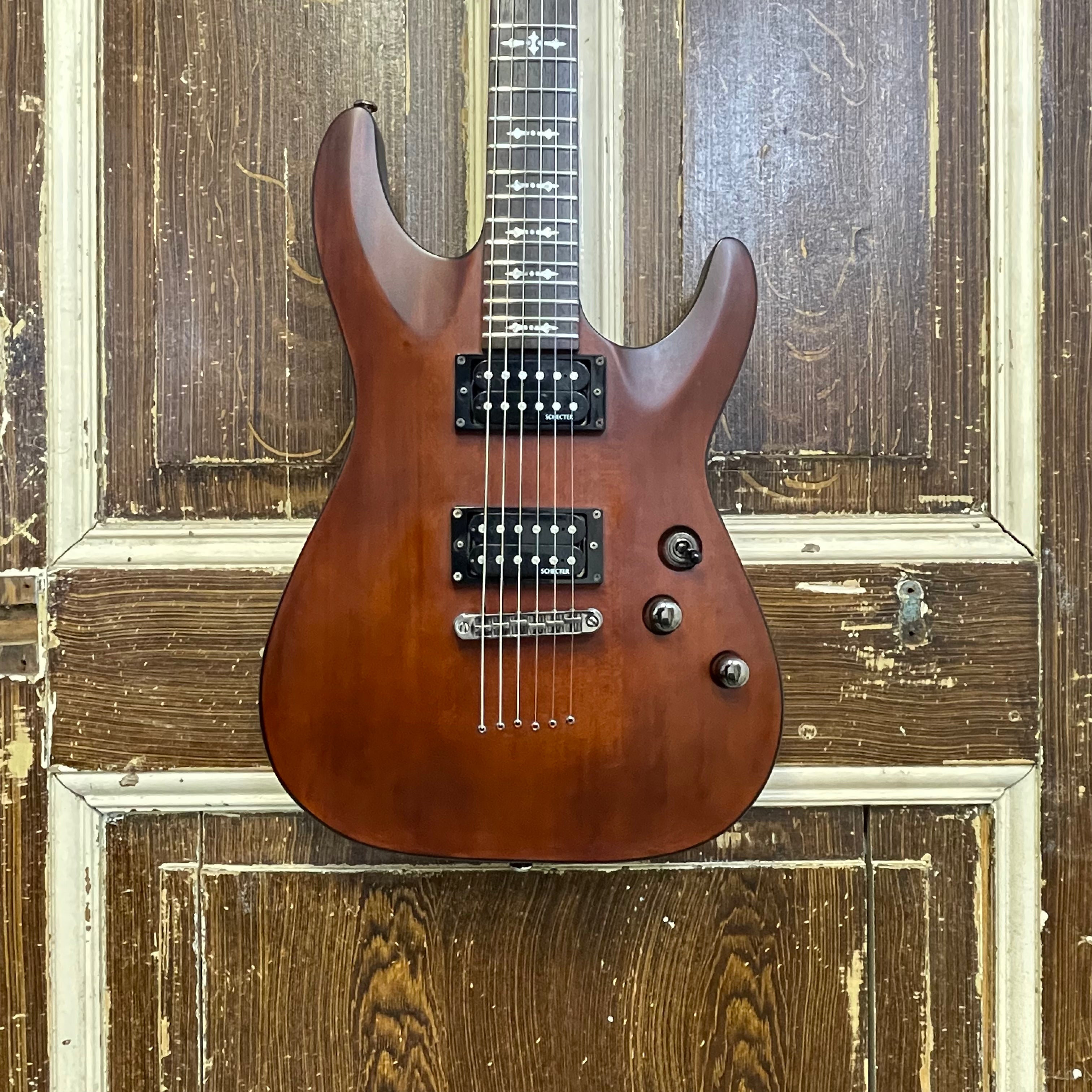 Schecter Diamond Series Omen 6 Walnut Elektrische gitaar (occasion)
